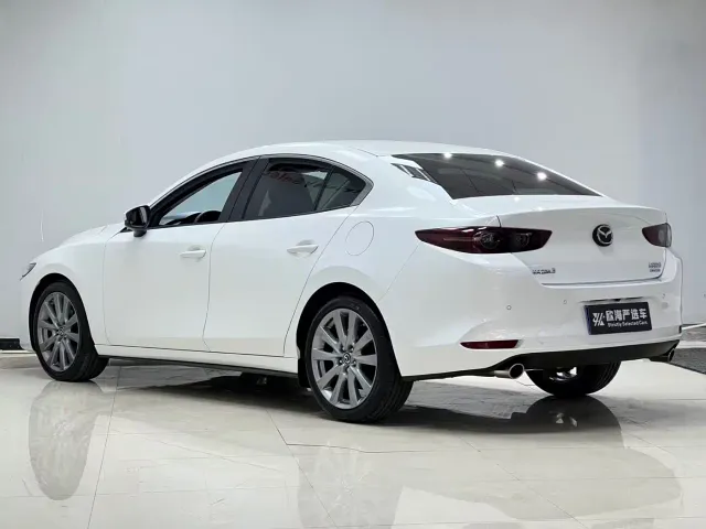 Mazda Axela — Фото автомобиля 6