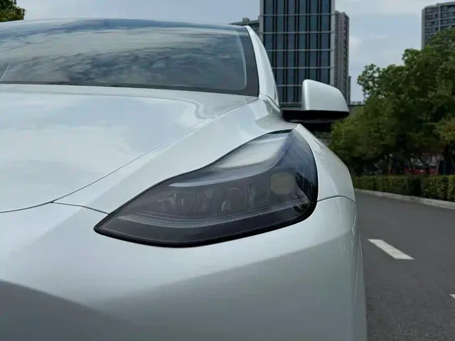Tesla Model Y — Фото автомобиля 19