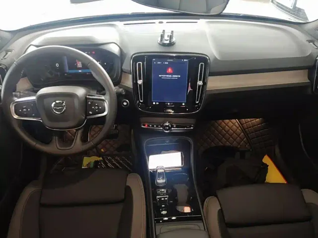 Volvo XC40 — Фото автомобиля 9