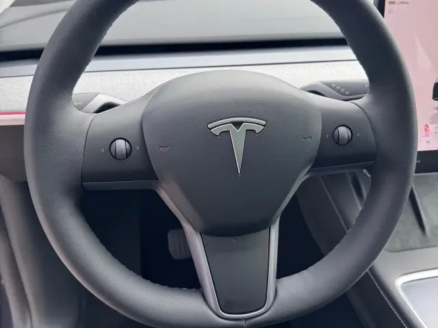 Tesla Model Y — Фото автомобиля 5