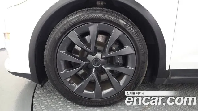 Tesla Model X — Фото автомобиля 5