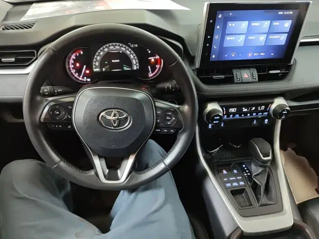 Toyota RAV4 — Фото автомобиля 9