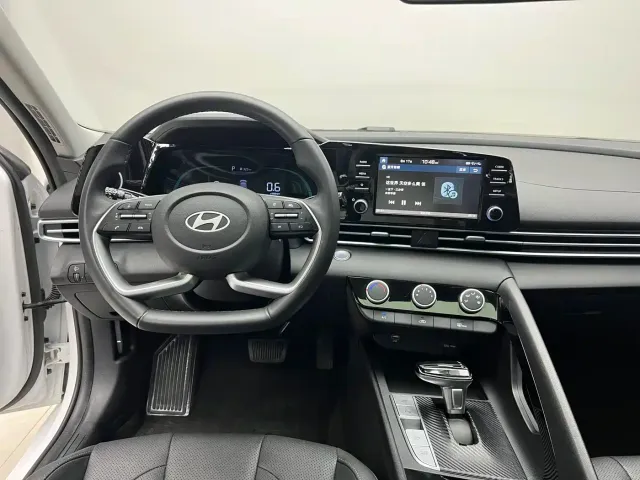 Hyundai Elantra — Фото автомобиля 12