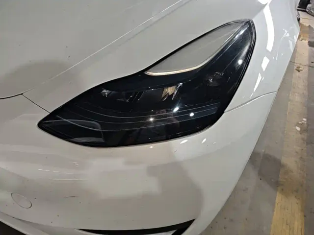 Tesla Model Y — Фото автомобиля 23