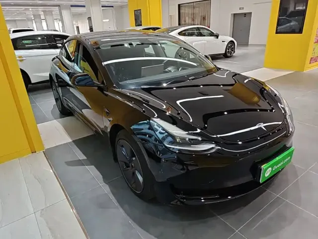 Tesla Model 3 — Фото автомобиля 3