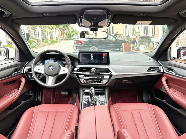 BMW 5 Series — Фото автомобиля 17