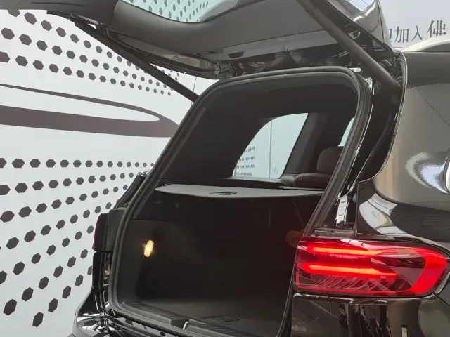 Mercedes-Benz EQB — Фото автомобиля 3