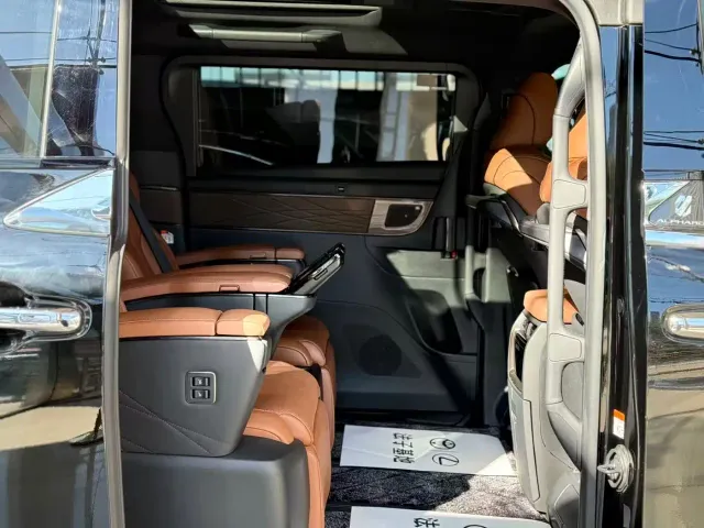 Toyota Alphard — Фото автомобиля 12