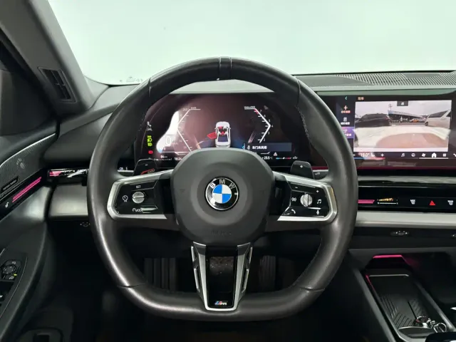 BMW 5 Series — Фото автомобиля 16