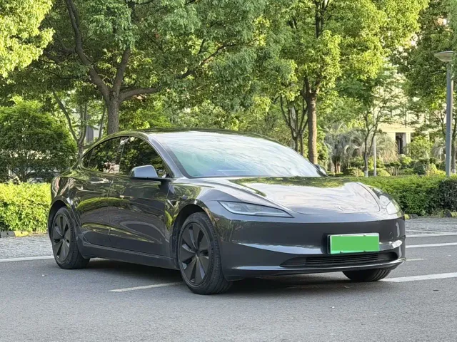 Tesla Model 3 — Фото автомобиля 3