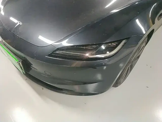 Tesla Model 3 — Фото автомобиля 23