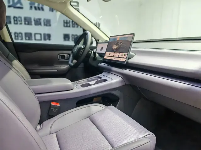 Leapmotor C10 — Фото автомобиля 6