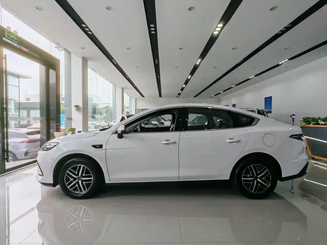 BYD Seal 05 DM-i — Фото автомобиля 6