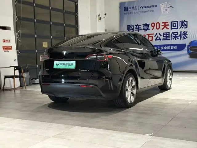 Tesla Model Y — Фото автомобиля 6
