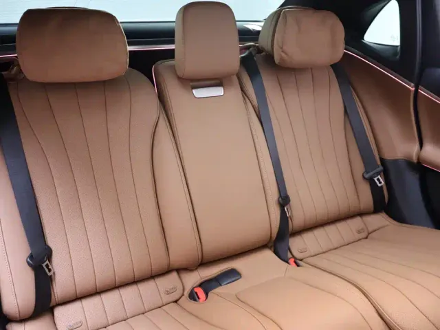 Mercedes-Benz E-Class — Фото автомобиля 23