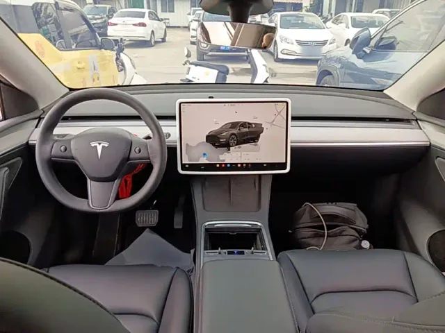 Tesla Model Y — Фото автомобиля 9