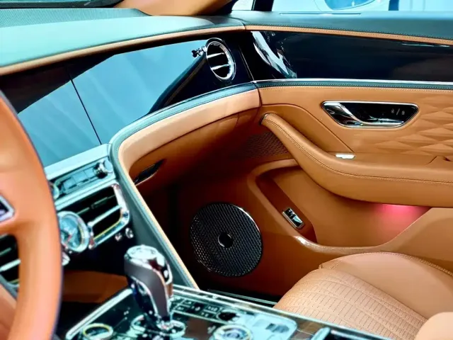 Bentley Flying Spur Plug-in Hybrid 2022 2.9T V6 Hybrid — Фото автомобиля 13