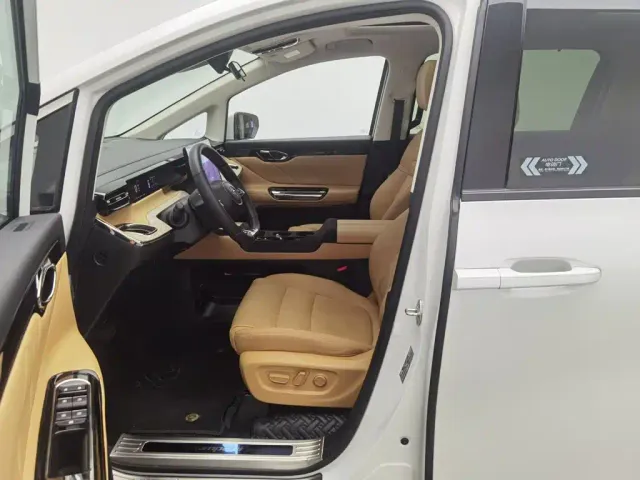 GAC Trumpchi E8 — Фото автомобиля 10