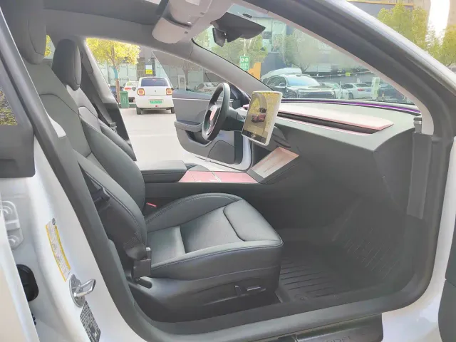 Tesla Model 3 — Фото автомобиля 13