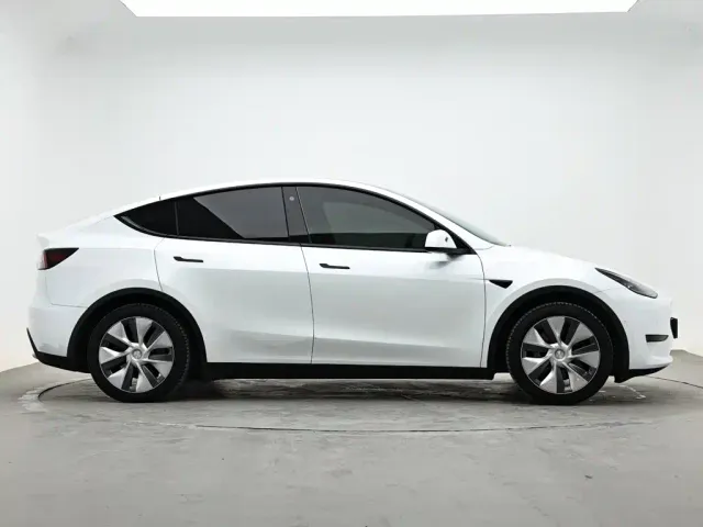 Tesla Model Y — Фото автомобиля 5