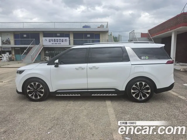 Kia Carnival Generation 4 — Фото автомобиля 4