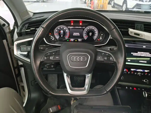 Audi Q3 — Фото автомобиля 10