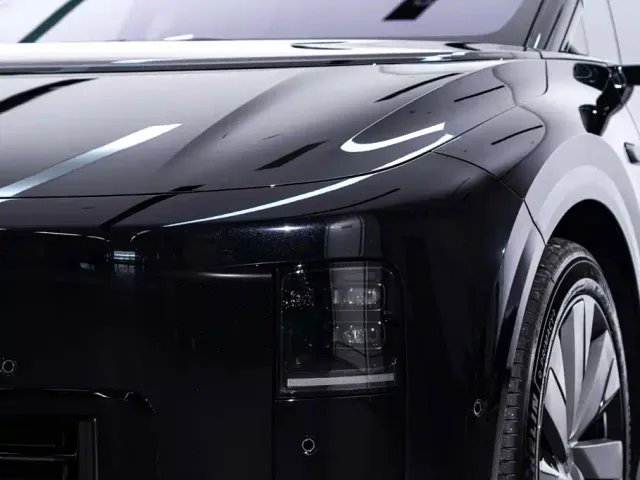 Li Auto i8 — Фото автомобиля 10