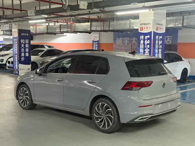 Volkswagen Golf — Фото автомобиля 17