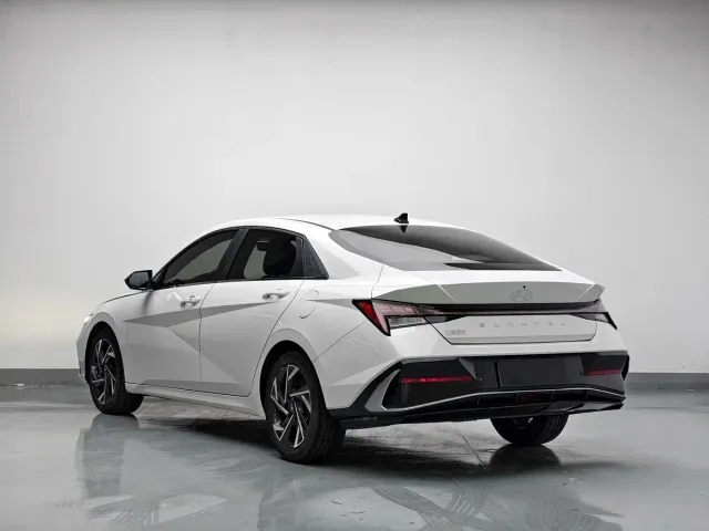 Hyundai Elantra — Фото автомобиля 6