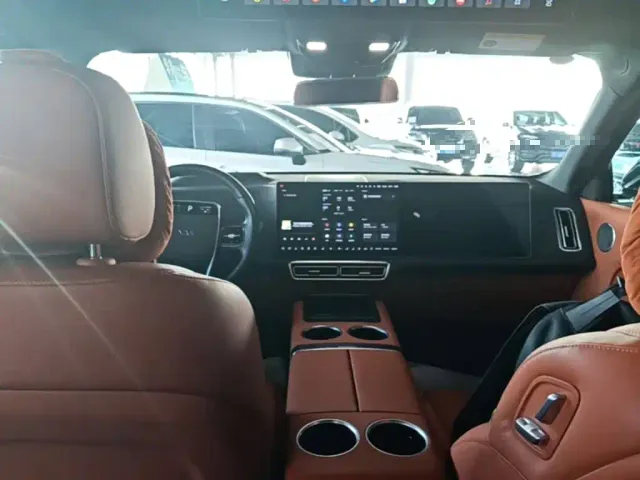 Li Auto L9 — Фото автомобиля 9