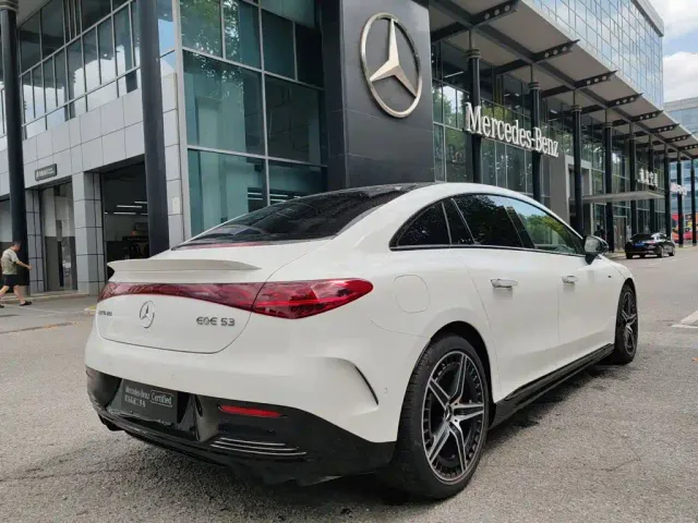 Mercedes-Benz EQE AMG — Фото автомобиля 14