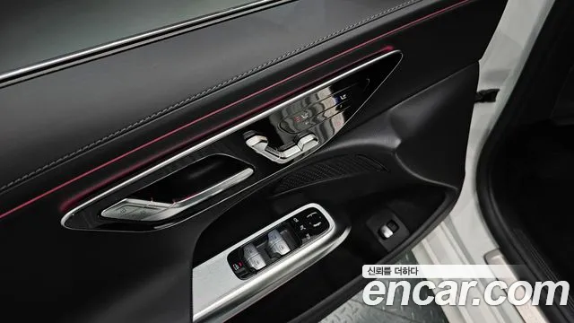 Mercedes-Benz E-Class — Фото автомобиля 19