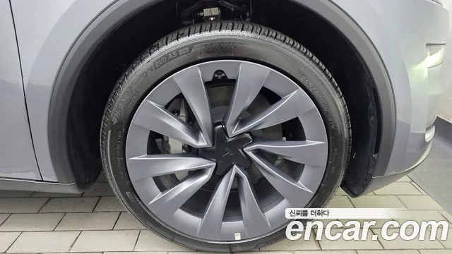 Tesla Model Y — Фото автомобиля 6