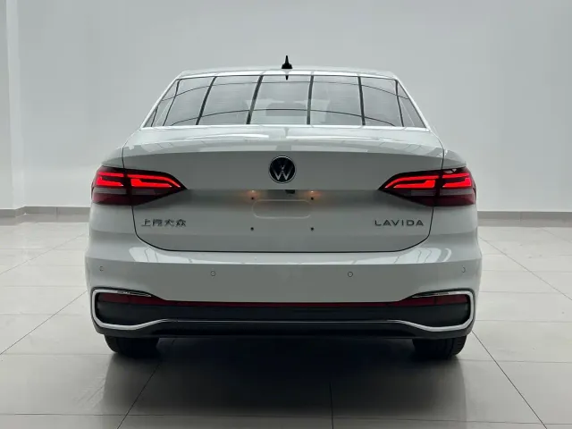 Volkswagen Lavida — Фото автомобиля 4