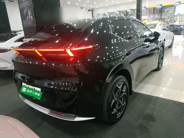 Lynk & Co Z20 — Фото автомобиля 6