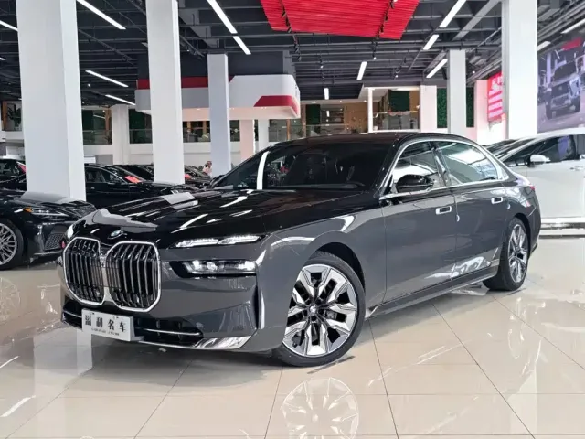 Фотография автомобиля — BMW 7 Series