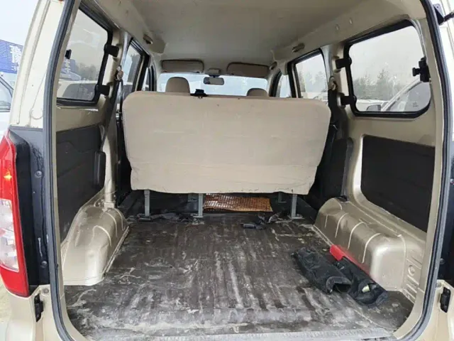 Wuling Hongguang V — Фото автомобиля 18