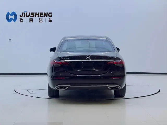 Mercedes-Benz E-Class — Фото автомобиля 6