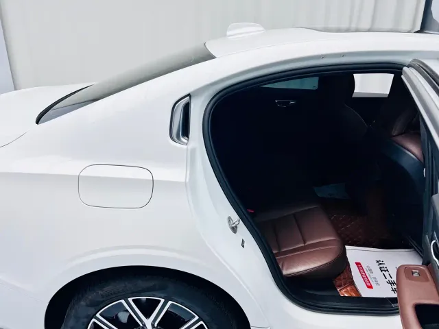 Volvo S60 — Фото автомобиля 20