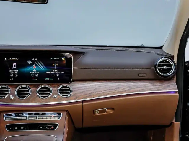 Mercedes-Benz E-Class — Фото автомобиля 29