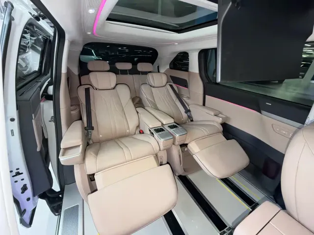 Xpeng X9 — Фото автомобиля 15