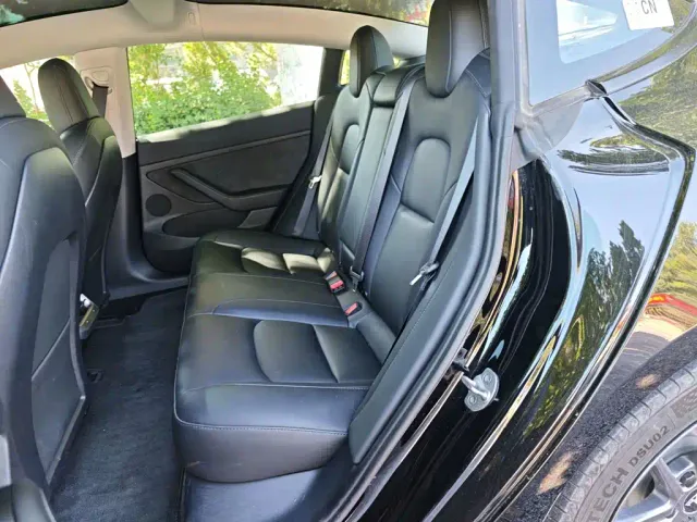Tesla Model 3 — Фото автомобиля 12