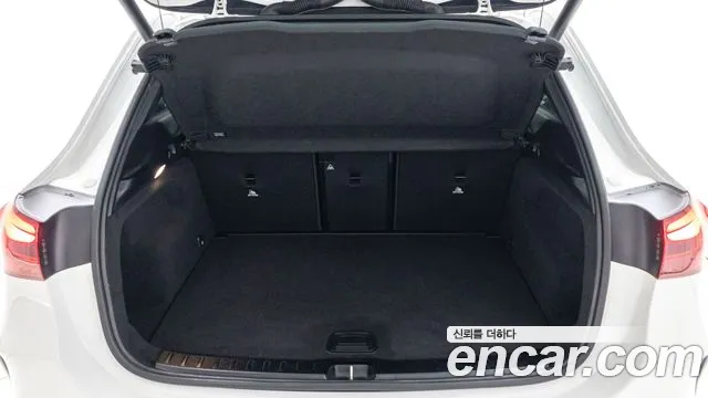 Mercedes-Benz GLA-Class H247 — Фото автомобиля 11