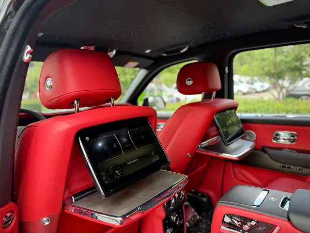 Rolls-Royce Cullinan — Фото автомобиля 14