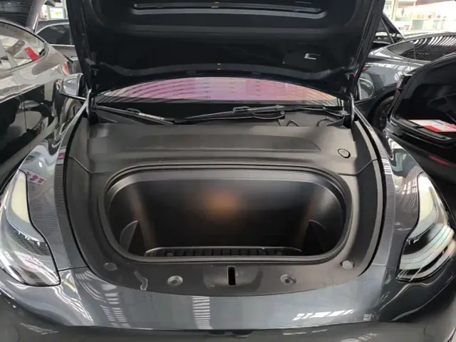 Tesla Model Y — Фото автомобиля 19