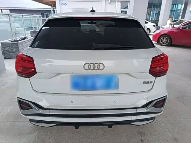 Audi Q2L — Фото автомобиля 5