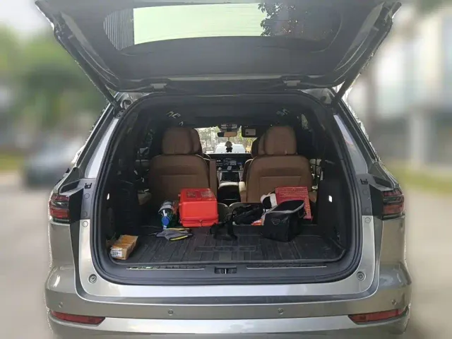 Li Auto ONE — Фото автомобиля 15