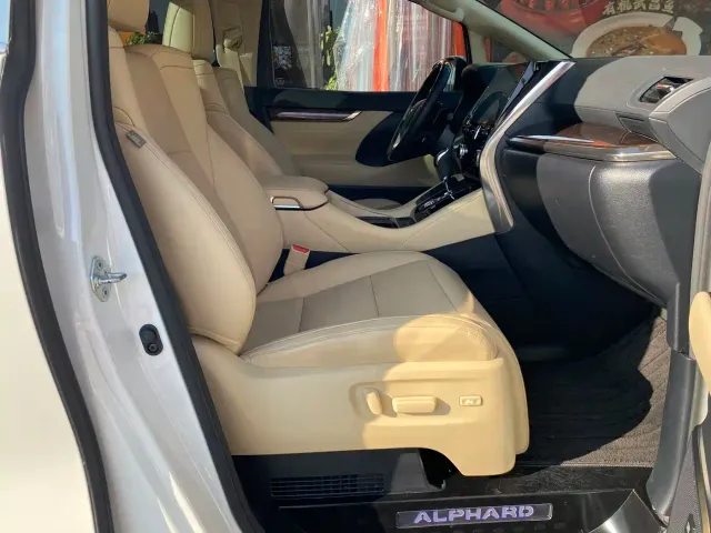 Toyota Alphard — Фото автомобиля 9