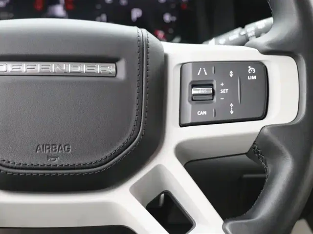 Land Rover Defender — Фото автомобиля 18