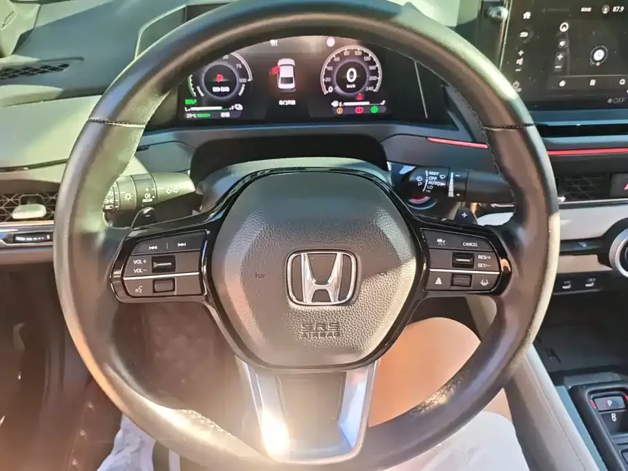 Honda Inspire Hybrid 2023 e:PHEV Smart Shine Edition — Фото автомобиля 15